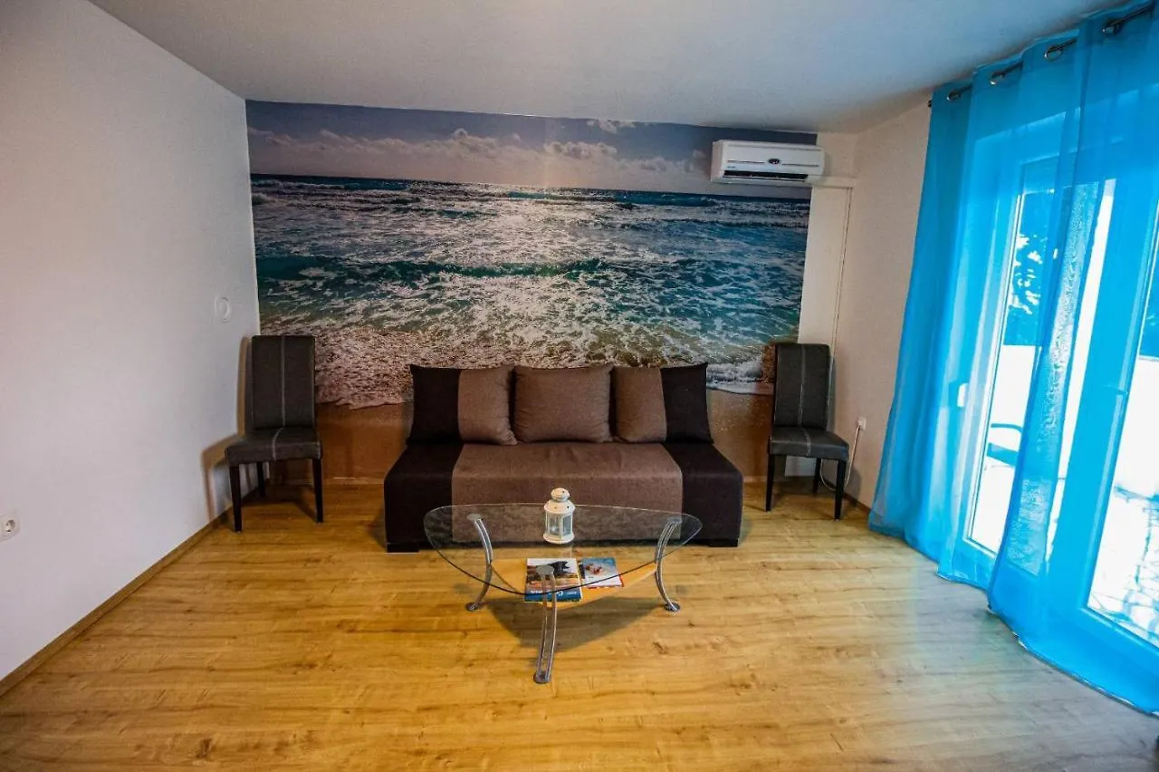Apartman Mirno More セルツェ アパート