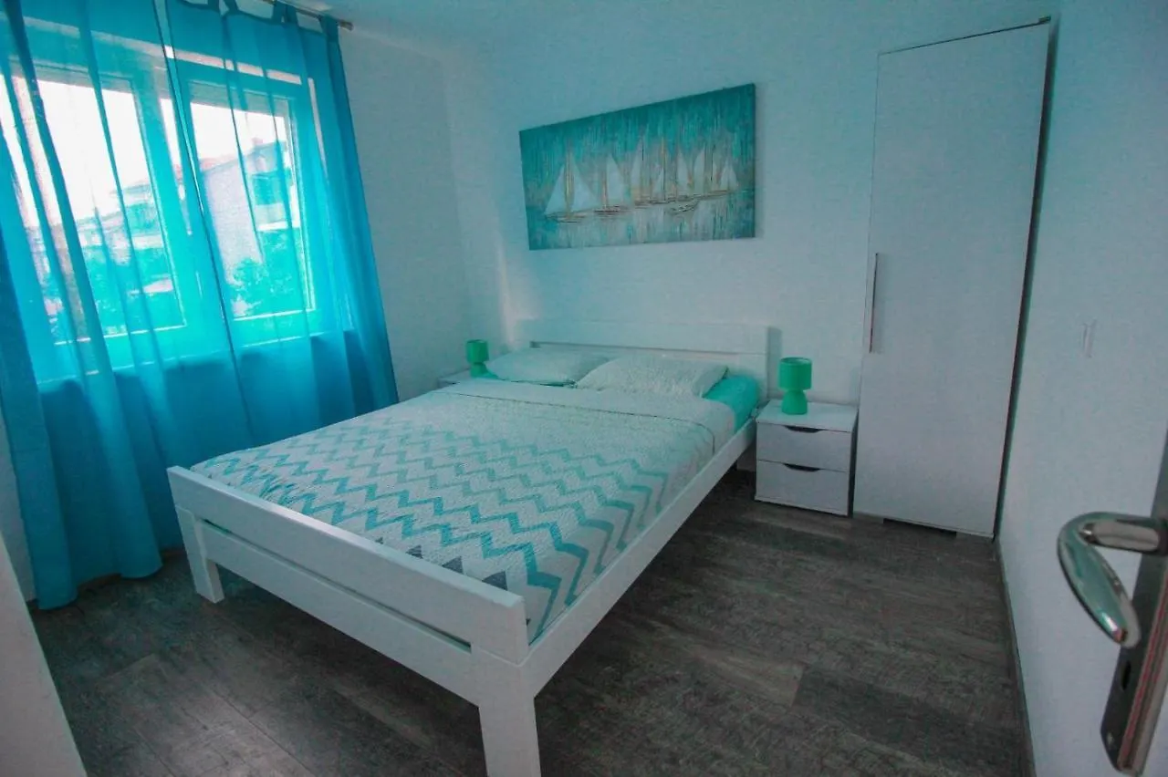 Apartman Mirno More セルツェ アパート