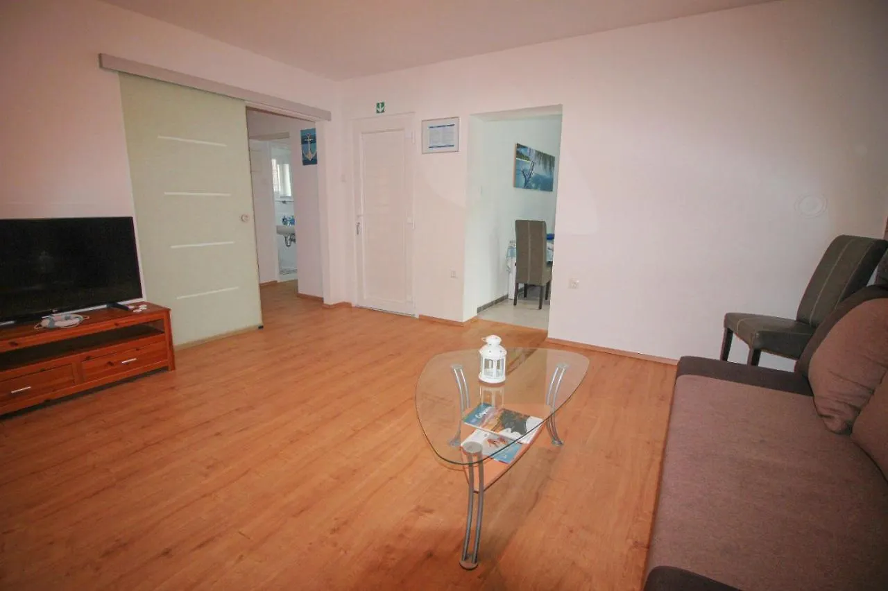 Apartman Mirno More セルツェ アパート